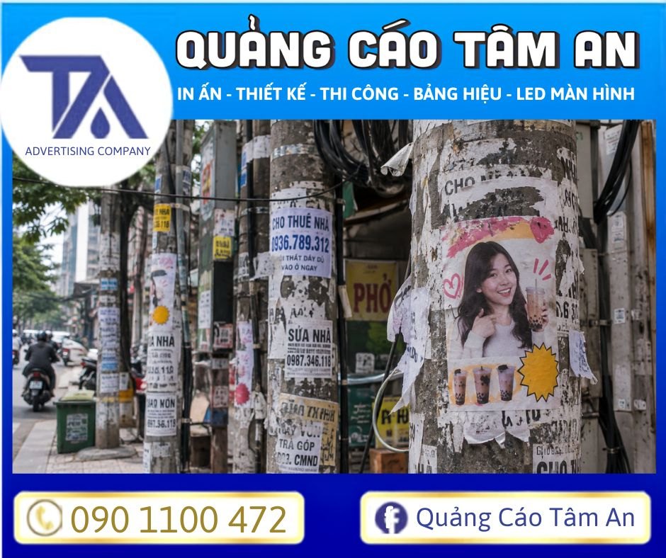 Dán tờ rơi dày đặc trên cột điện